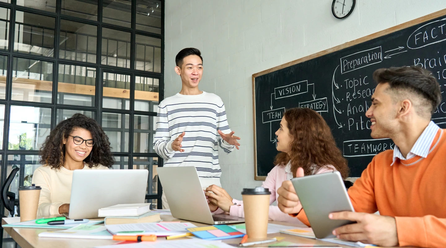 Equipa de trabalho a desenvolver uma estratégia de internacionalização empresarial